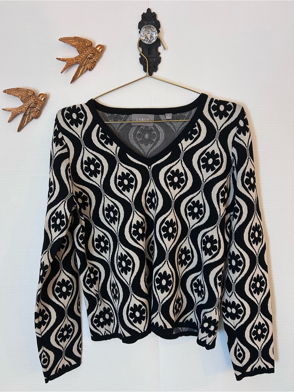 Cyrus Long-Sleeved Black and Cream Sweater